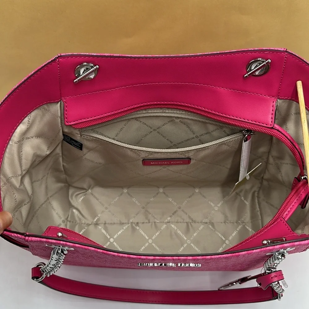 MICHAEL KORS Large Signature Chain Shoulder Tote Bag & Large Wristlet
Dragonfrui - Picture 9 of 16